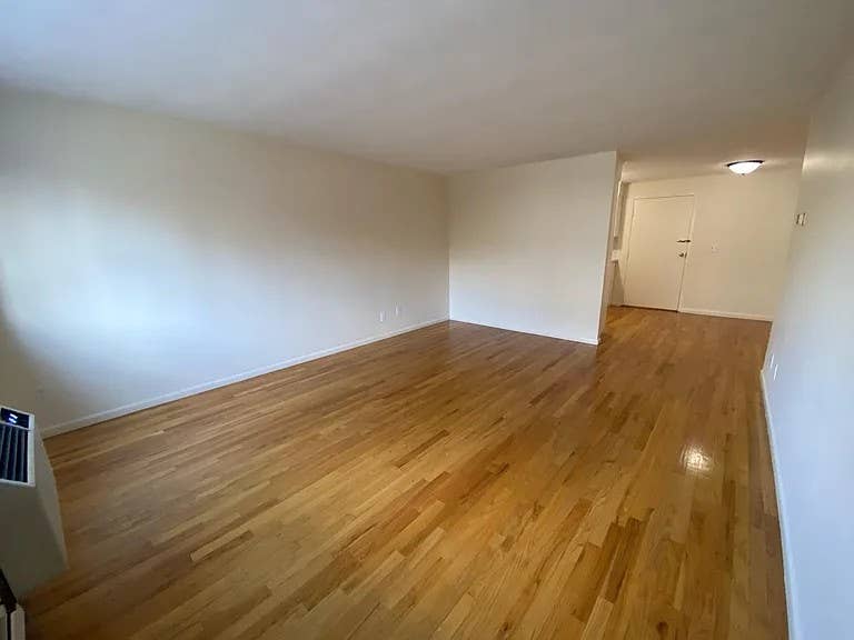 Studio apartment / 81 Green St