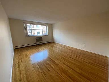 Studio apartment / 81 Green St