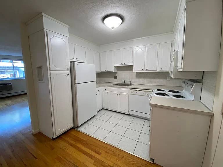 Studio apartment / 81 Green St