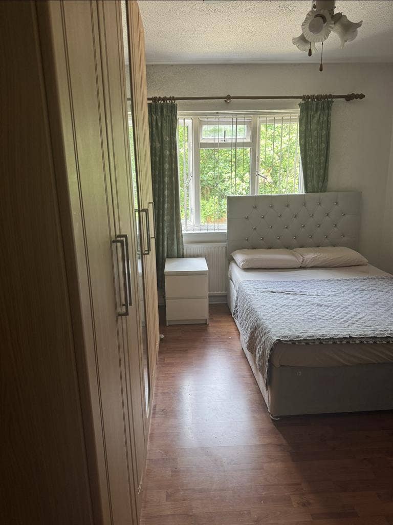 Double bedroom with balcony