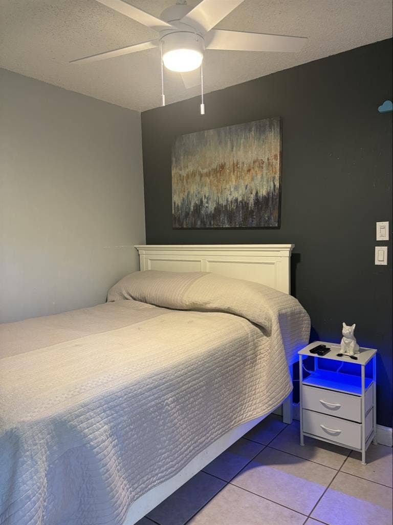 ROOM FOR RENT!