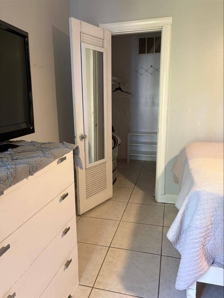 ROOM FOR RENT!