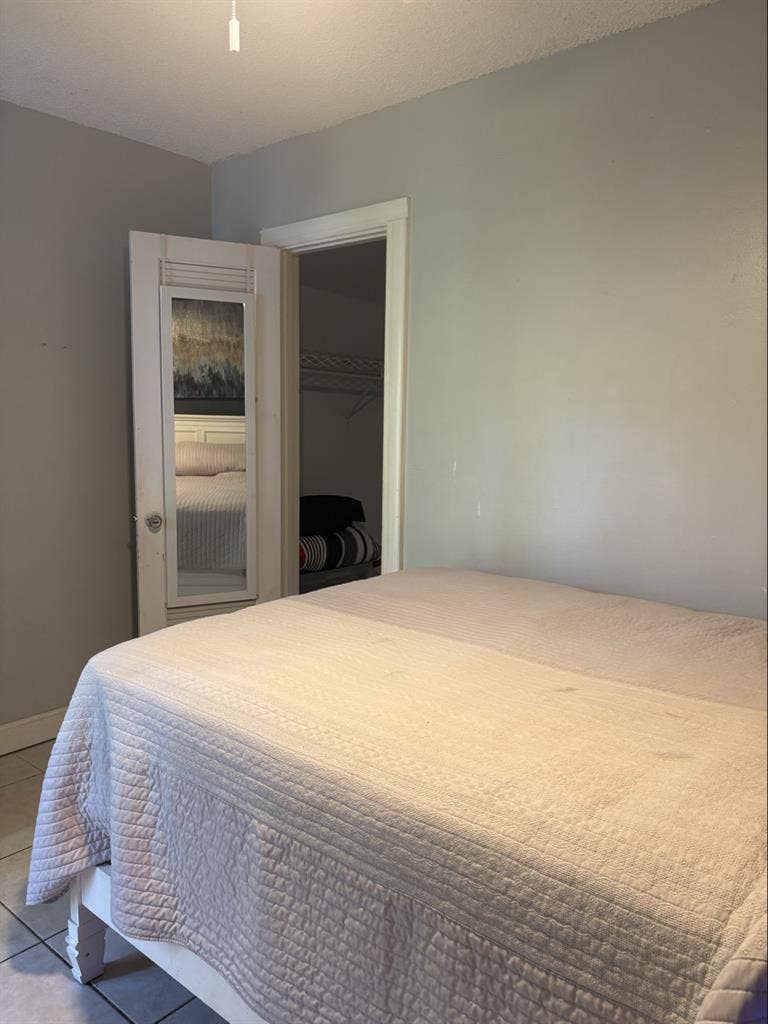 ROOM FOR RENT!