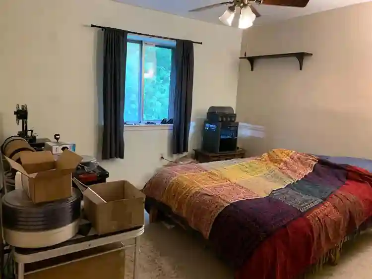Looking for two roommates