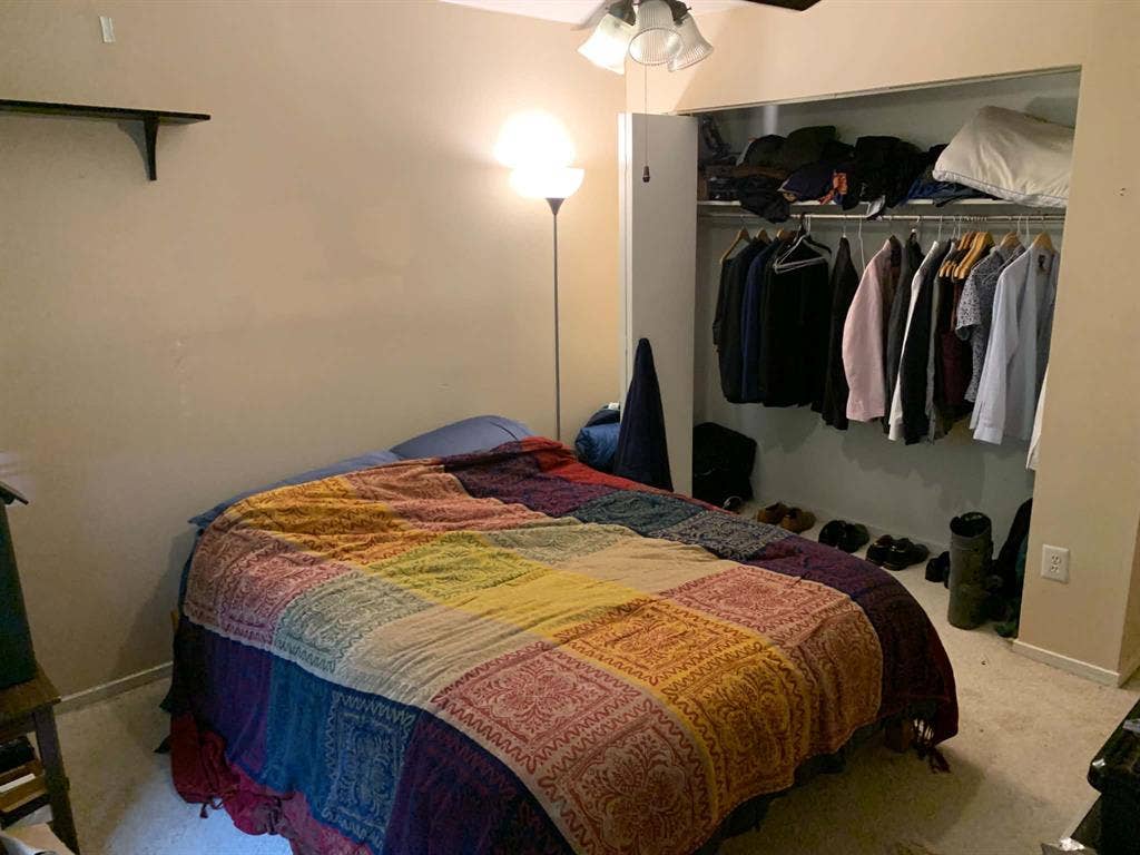 Looking for two roommates
