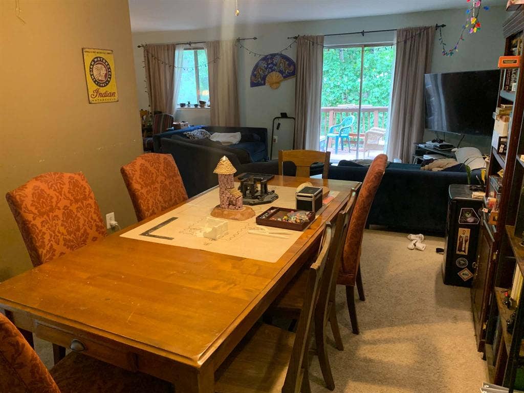 Looking for two roommates