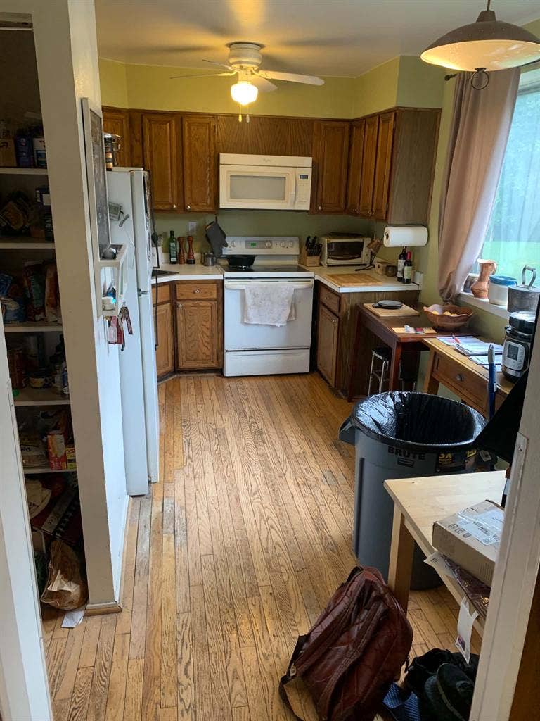 Looking for two roommates