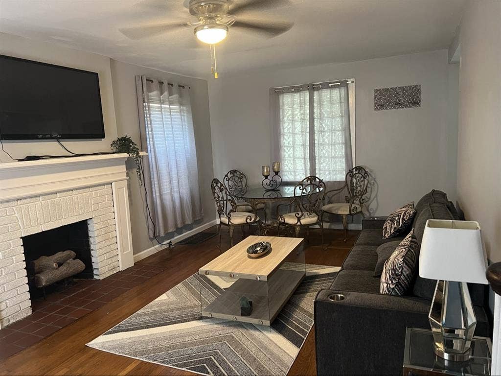 Private room for rent $800
