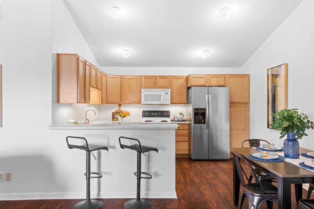 Private master suite, gated, $1200