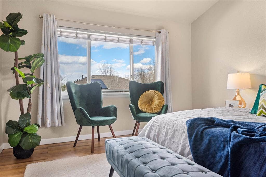 Private master suite, gated, $1200