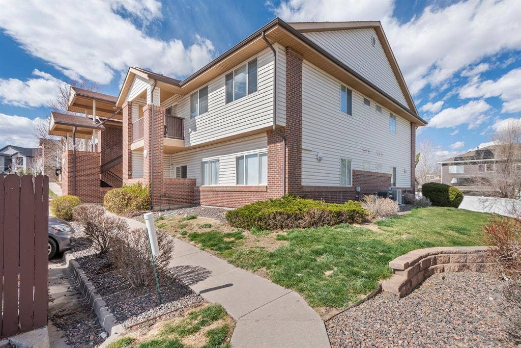 Private master suite, gated, $1200