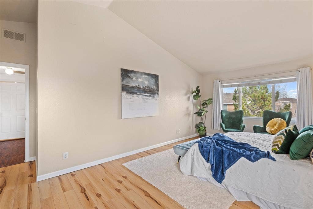 Private master suite, gated, $1200