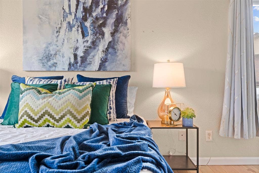 Private master suite, gated, $1200