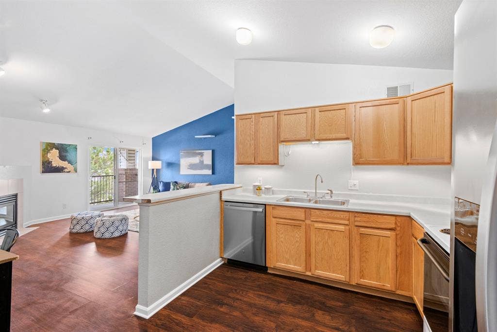 Private master suite, gated, $1200