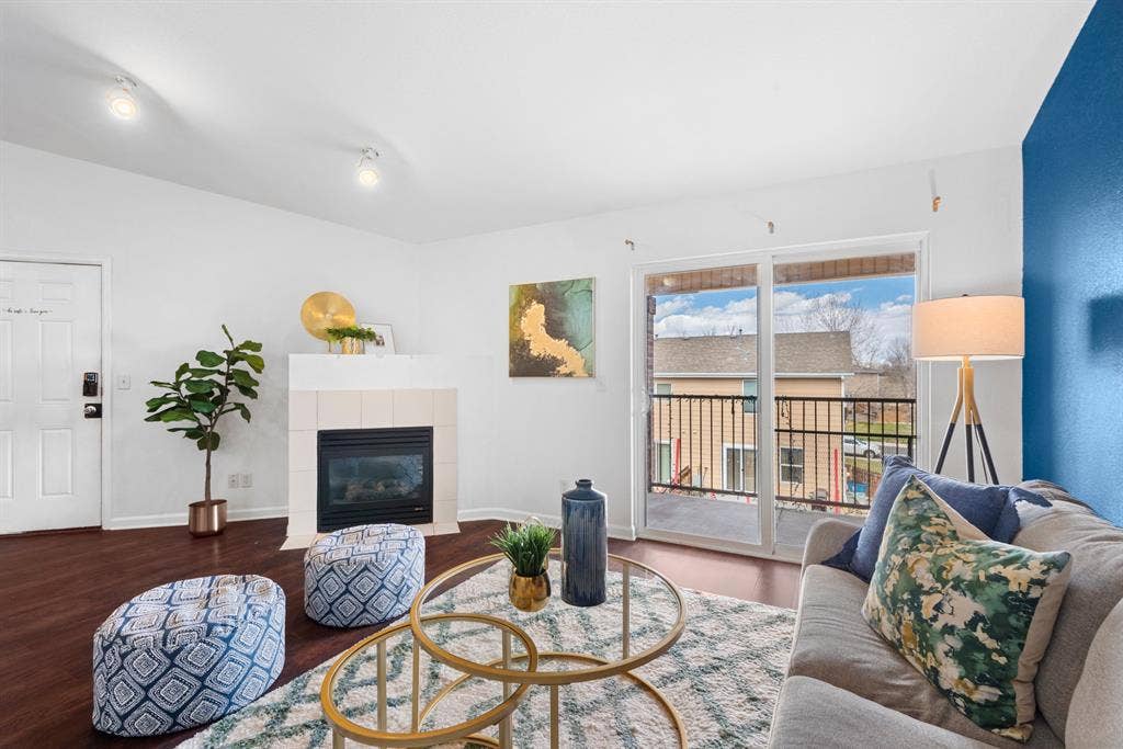 Private master suite, gated, $1200