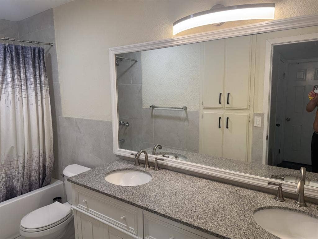 2 bedroom 2 bathrooms apt for share
