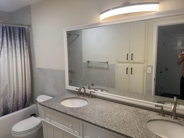 2 bedroom 2 bathrooms apt for share