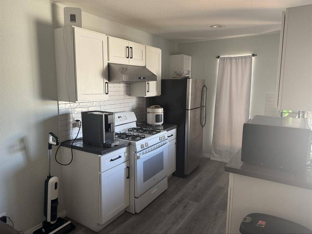 2 bedroom 2 bathrooms apt for share