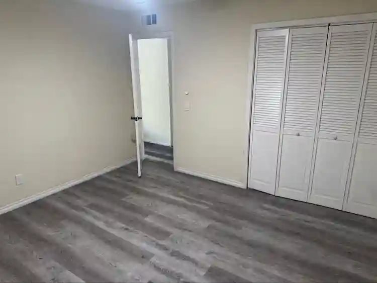 2 bedroom 2 bathrooms apt for share