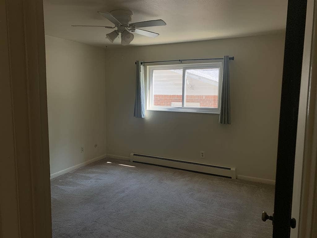 One room for rent. 723$ per month