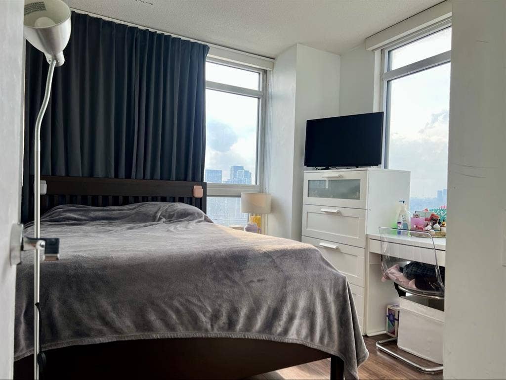 ISO: Roommate in 2bd + den + 1 bth
