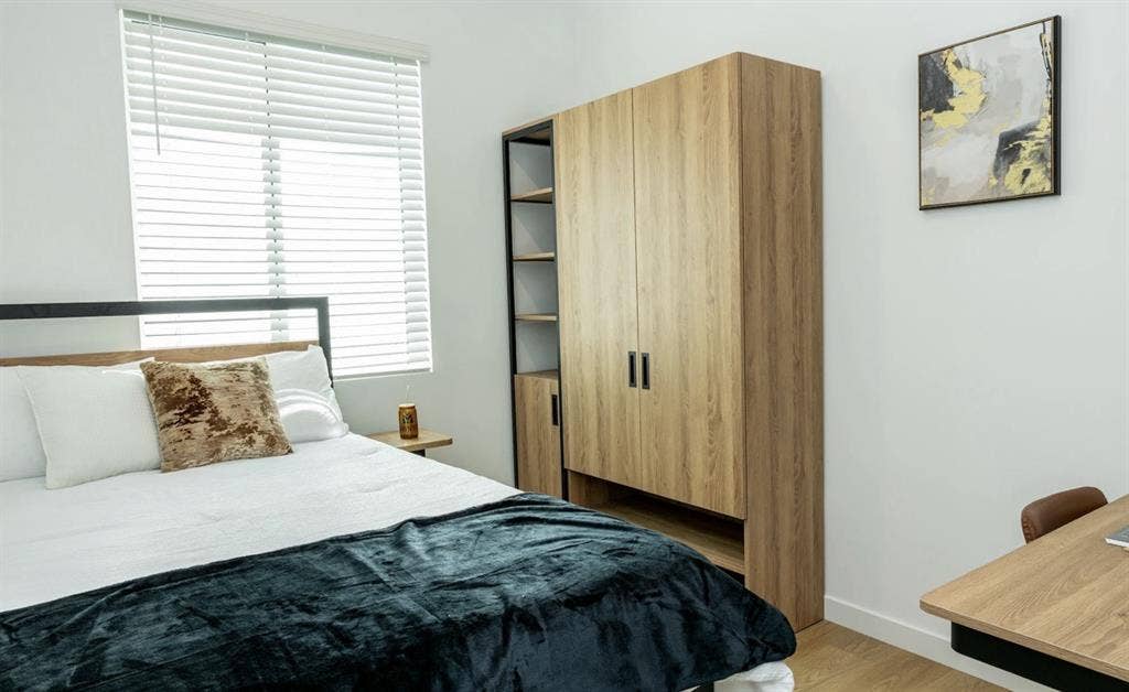4 BED LEASE TAKEOVER