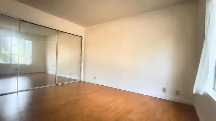 Room available ASAP - LGBT friendly