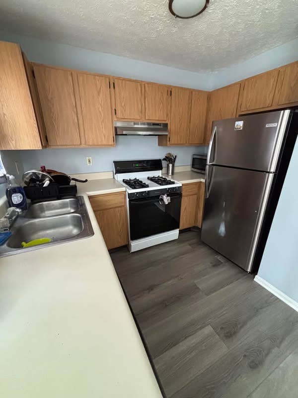 Looking for a Roommate - Townhouse