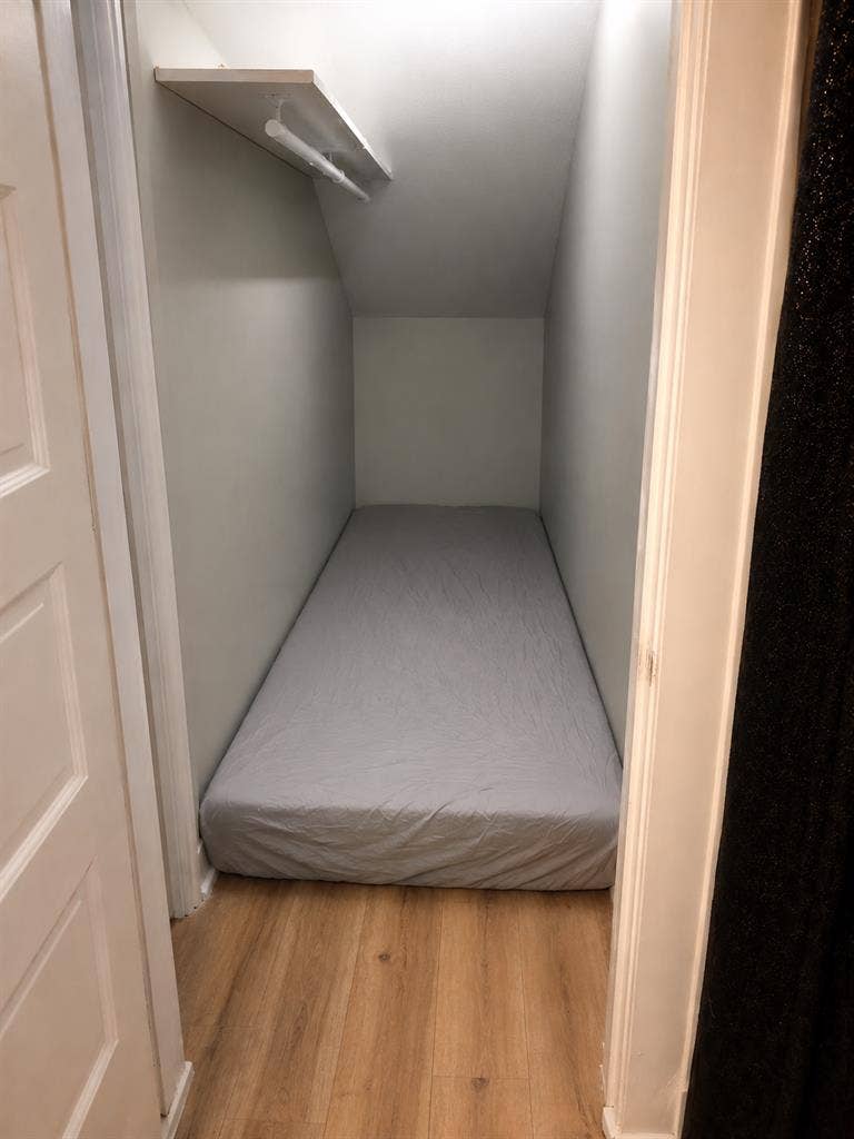 Looking for a male roommate