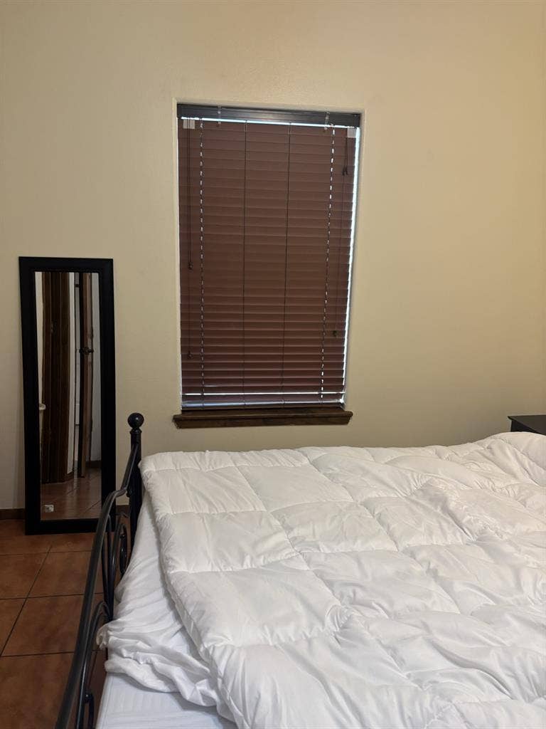 Looking for roommate McAllen Texas