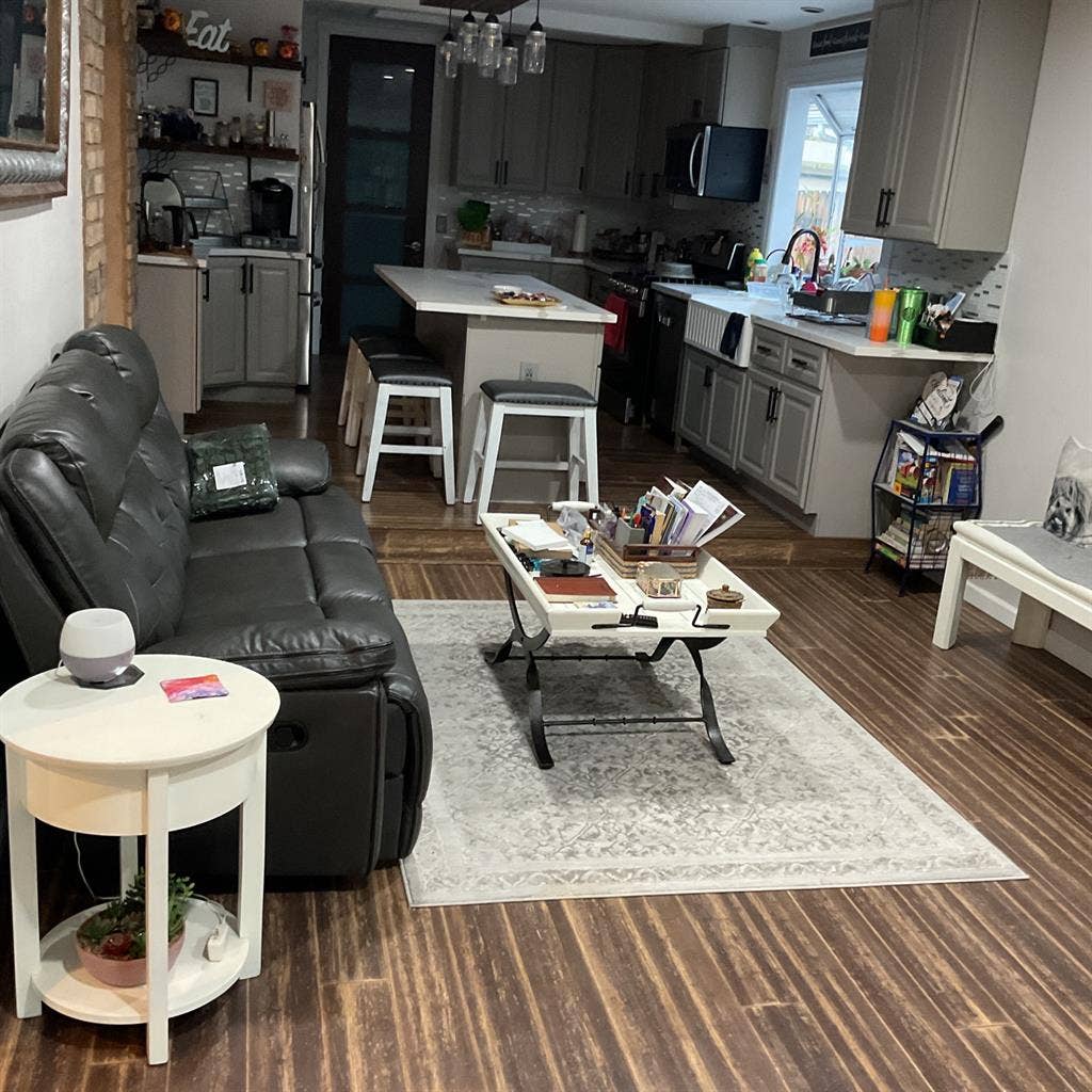 Private room/ Speaks Spanish