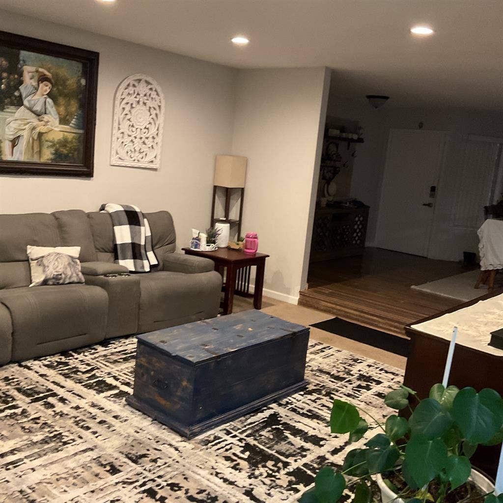 Private room/ Speaks Spanish