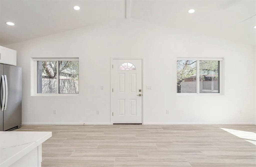 RENTAL HOUSE - 2 bed/1 bath