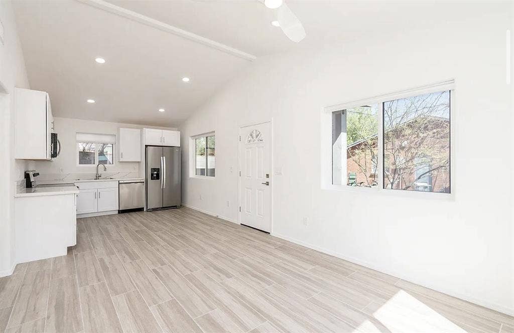 RENTAL HOUSE - 2 bed/1 bath