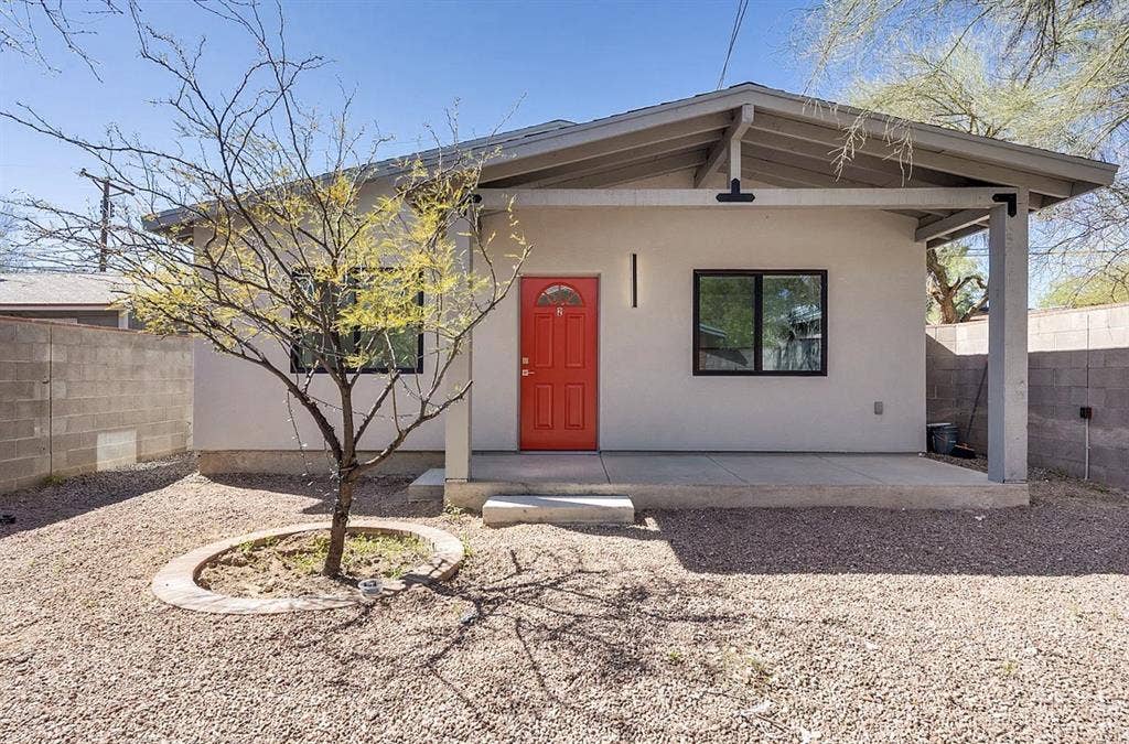 RENTAL HOUSE - 2 bed/1 bath
