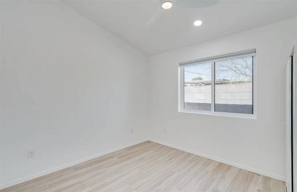 RENTAL HOUSE - 2 bed/1 bath