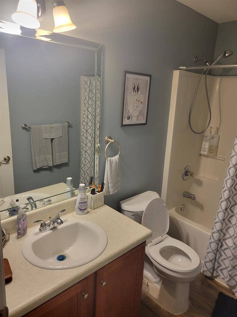 Single bedroom/bathroom