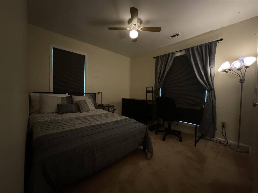 Private Bed and Bath in Quiet Area