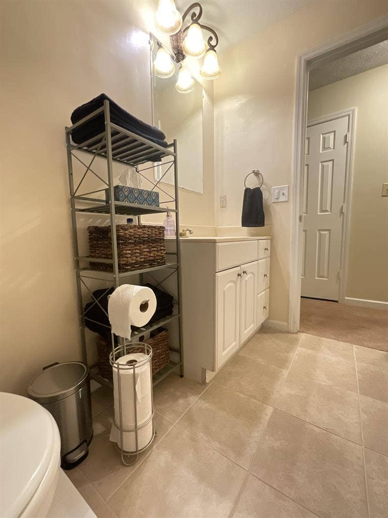 Private Bed and Bath in Quiet Area