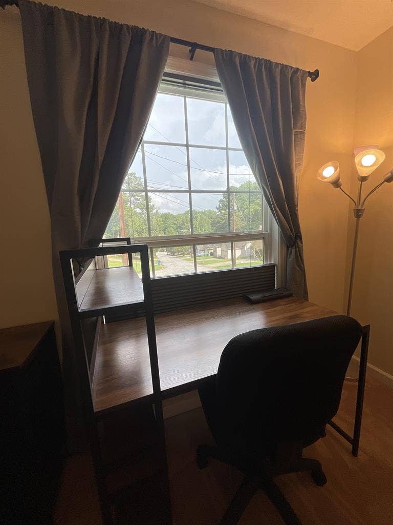 Private Bed and Bath in Quiet Area