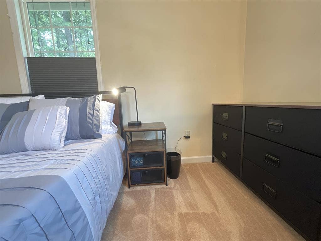Private Bed and Bath in Quiet Area