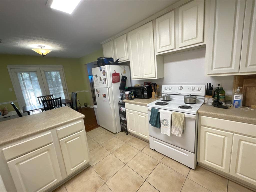 Private Bed and Bath in Quiet Area