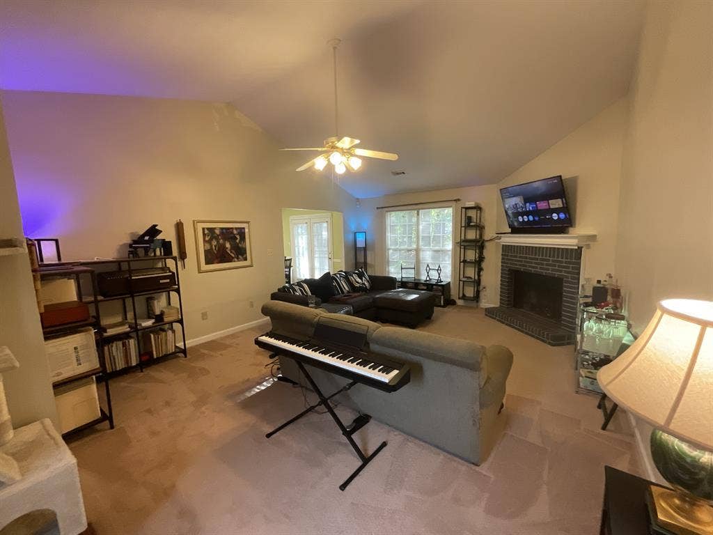 Private Bed and Bath in Quiet Area