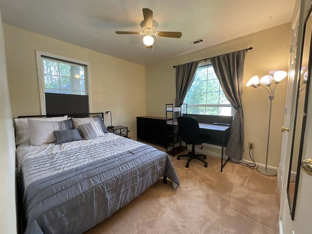 Private Bed and Bath in Quiet Area