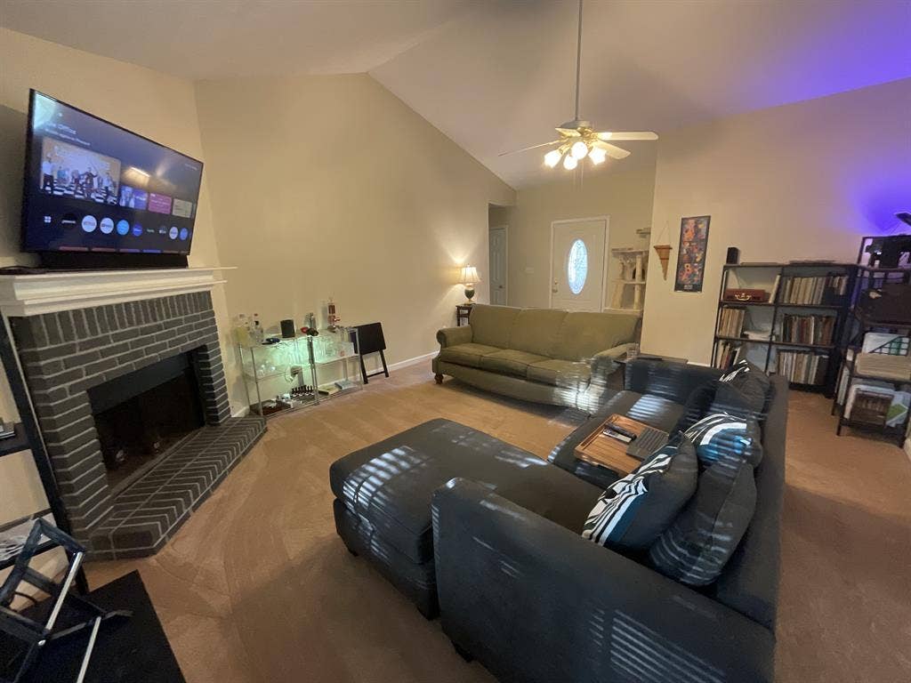 Private Bed and Bath in Quiet Area