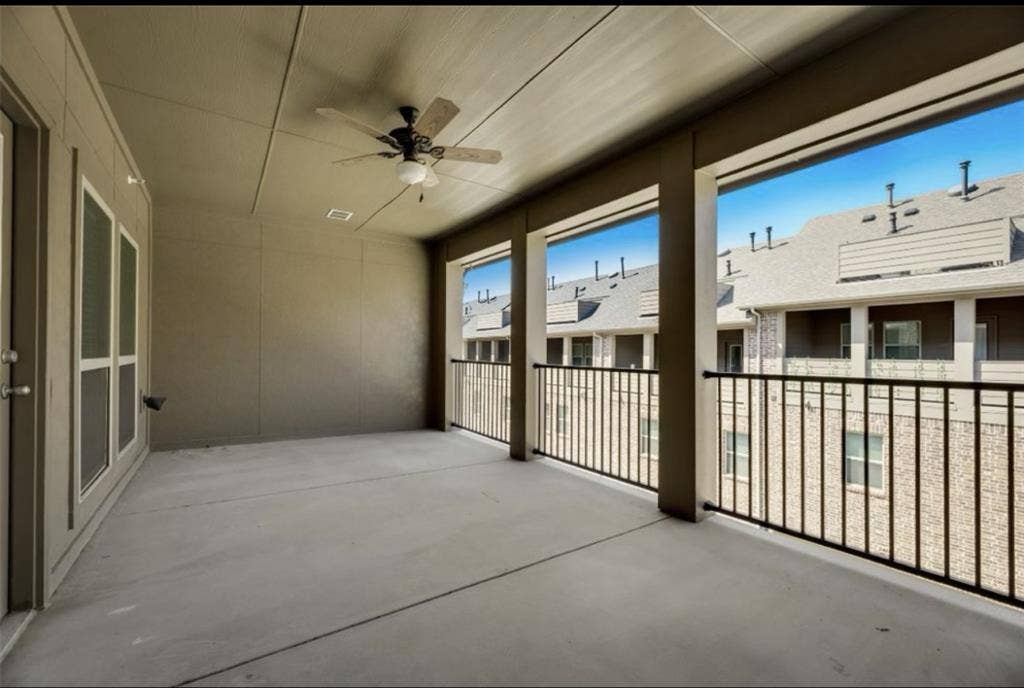 Two rooms to occupy