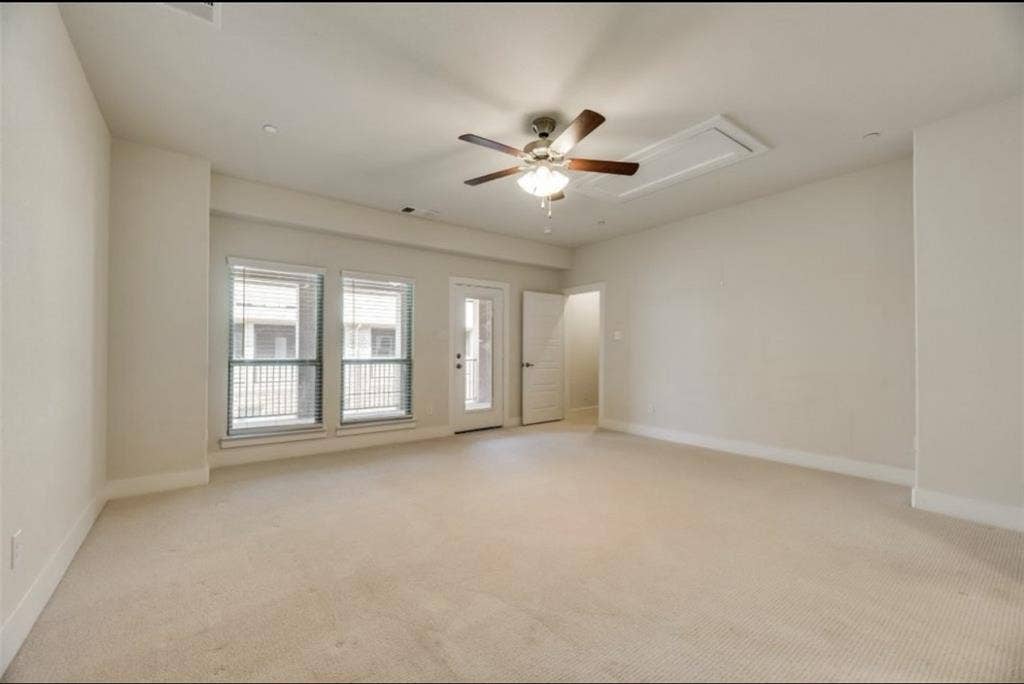 Two rooms to occupy