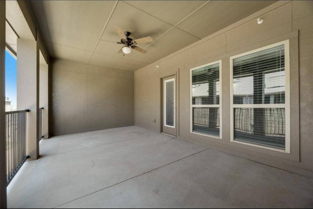 Two rooms to occupy