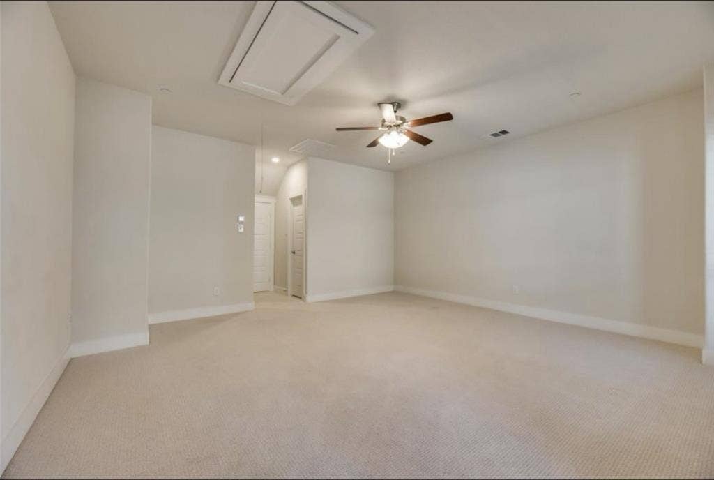 Two rooms to occupy