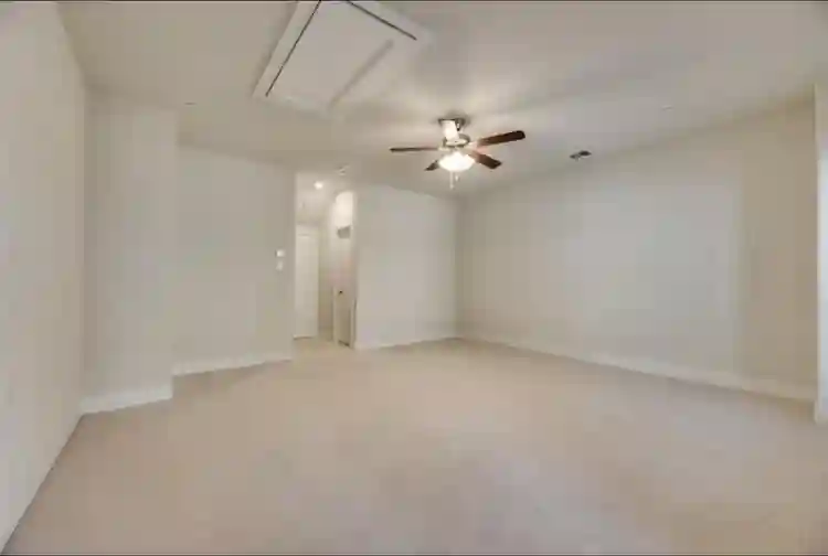 Two rooms to occupy